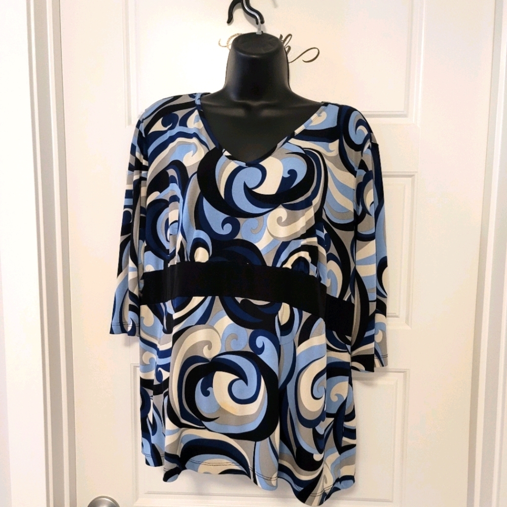 Laura pretty blue patterned 3/4 sleeved top